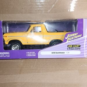 Johnny Lightning Yellow 1978 Ford Bronco 1:24 Scale New In Box Never Opened
